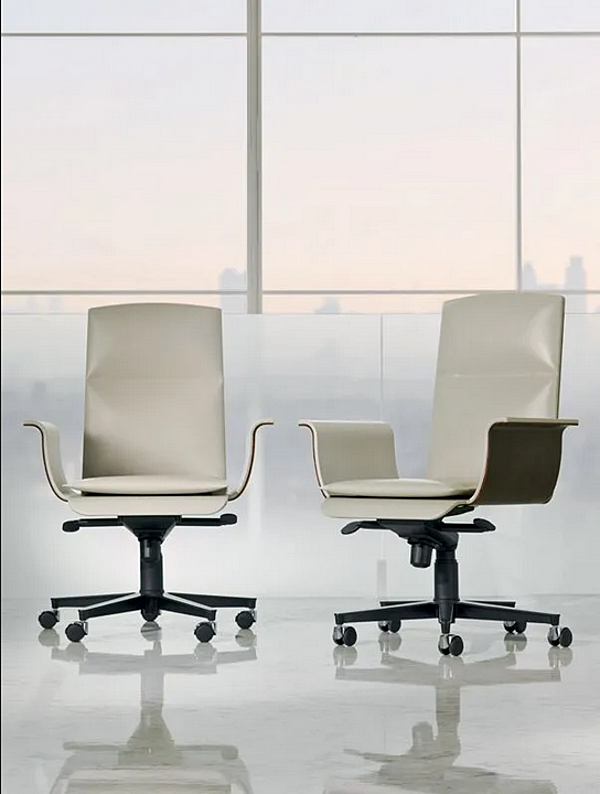 Chaise de direction en cuir avec accoudoirs I 4 Mariani Wing usine i 4 Mariani de l'Italie. Foto №2