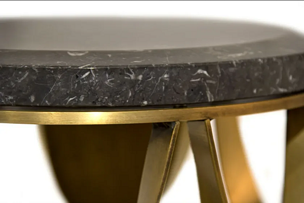Table basse ronde en laiton Koi BRABBU usine BRABBU de l'Italie. Foto №6