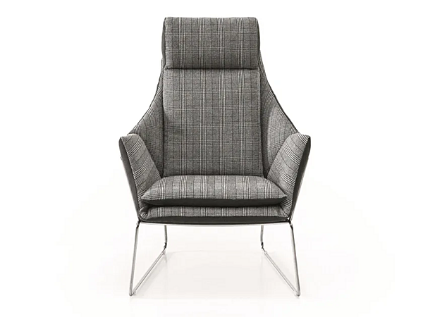 Fauteuil bergère à dossier haut en tissu Saba New York usine SABA de l'Italie. Foto №2