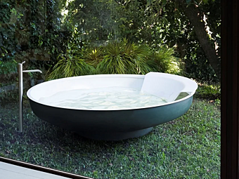 Baignoire extérieure en acier inoxydable UFO AGAPE usine Agape de l'Italie
