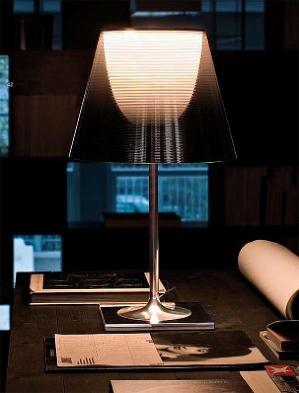 Lampe de table FLOS F6303030 usine FLOS de l'Italie. Foto №1