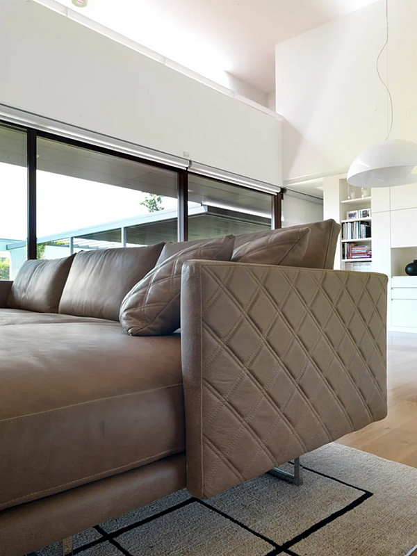 Canapé d'angle en cuir avec repose-pieds GYFORM Eliot usine Gyform de l'Italie. Foto №6