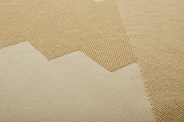 Tapis rectangulaire en tissu avec motifs géométriques Saba Cime usine SABA de l'Italie. Foto №5