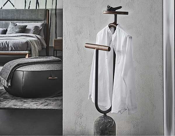 Cintre PORADA Ekero usine PORADA de l'Italie. Foto №4