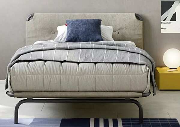 Lit simple pour enfant avec tête de lit rembourrée Nidi Tube usine nidi de l'Italie. Foto №4