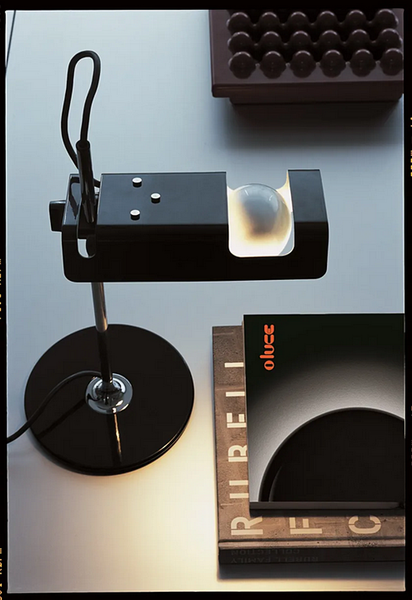Lampe de table ajustable en métal Oluce Spider 291 usine Oluce de l'Italie. Foto №4
