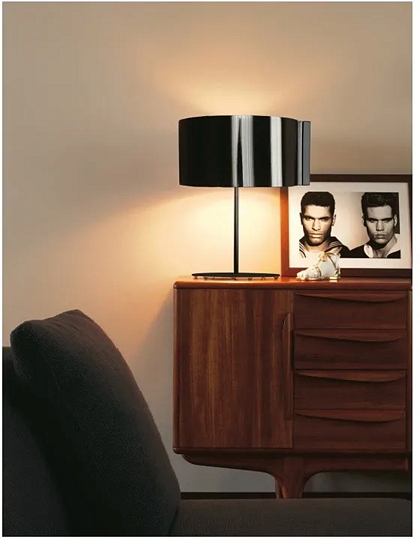 Lampe de table en métal avec variateur Oluce 206 usine Oluce de l'Italie. Foto №5