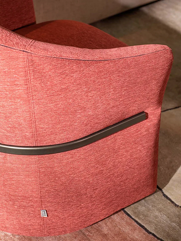 Fauteuil avec accoudoirs en tissu Madame Butterfly Flou usine Flou de l'Italie. Foto №9