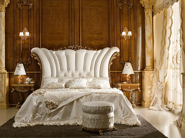 Lit double en tissu avec tête de lit rembourrée A.R. Arredamenti collection Dolcevita usine A.R.ARREDAMENTI SRL de l'Italie. Foto №5