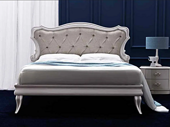 Lit double avec tête de lit rembourrée en tissu Giusy CORTEZARI Lit double avec tête de lit rembourrée en tissu Giusy CORTEZARI usine CORTE ZARI de l'Italie