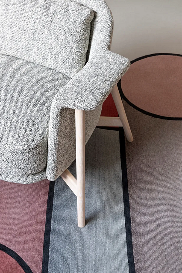 Fauteuil en tissu avec accoudoirs Saba Kepi usine SABA de l'Italie. Foto №7