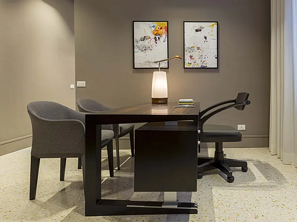 Chaise en tissu rembourrée avec accoudoirs GIORGETTI 51040, 51041 usine GIORGETTI de l'Italie. Foto №3
