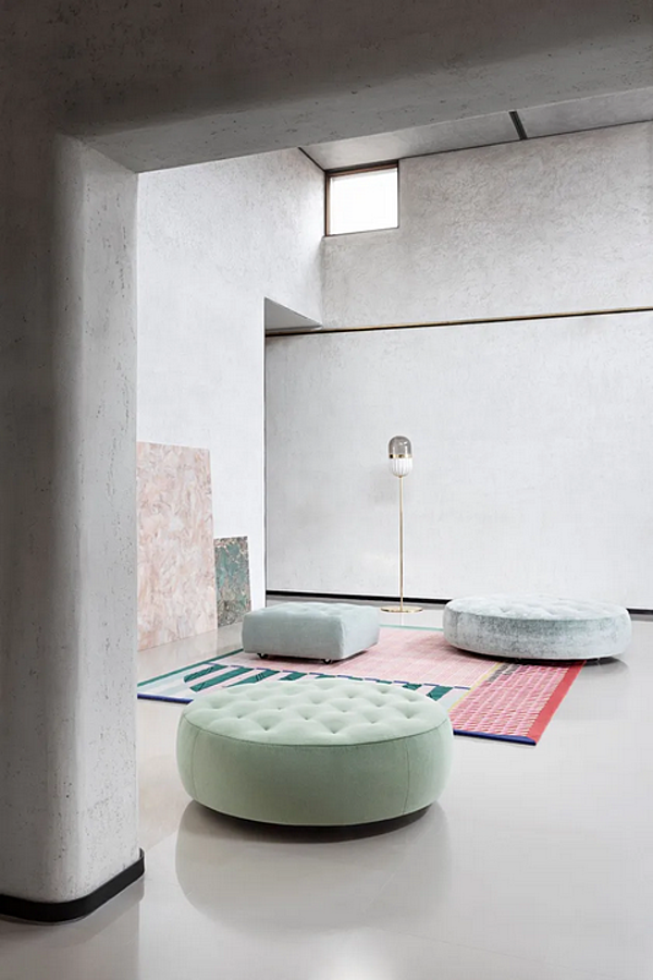 Pouf en tissu carré avec housse amovible et roulettes Saba Cookie usine SABA de l'Italie. Foto №3