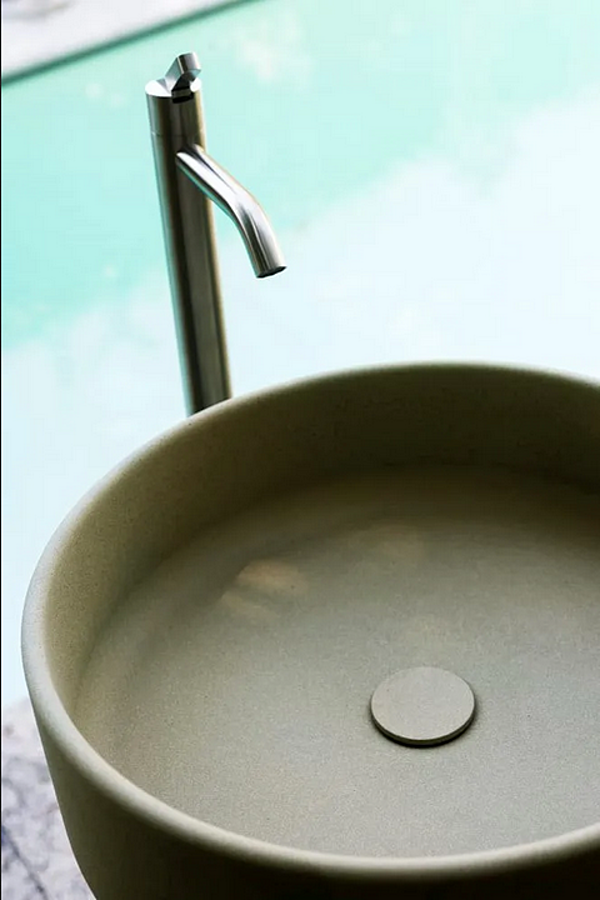 Mitigeur de lavabo sur pied en acier inoxydable à poignée unique AGAPE Collection Square usine Agape de l'Italie. Foto №6
