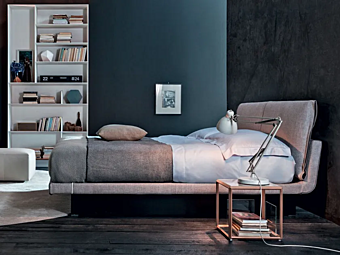 Lit double avec tête de lit rembourrée en tissu Honey Molteni & C usine Molteni & C.(+VITRA) de l'Italie