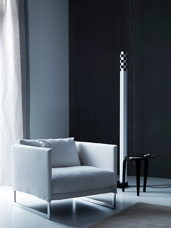 Fauteuil en tissu avec accoudoirs Saba Livingston usine SABA de l'Italie. Foto №3