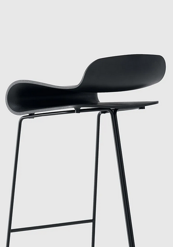 Tabouret en matériau synthétique à base de glissière Kristalia BCN usine Kristalia de l'Italie. Foto №10