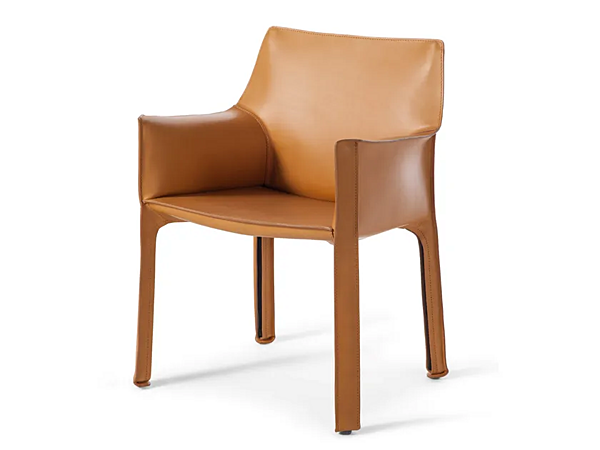 Fauteuil en cuir tanné avec accoudoirs CASSINA 413 CAB usine CASSINA de l'Italie. Foto №1
