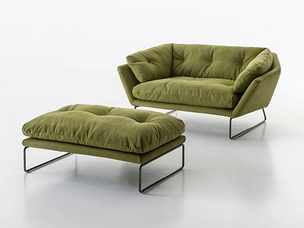 Pouf en tissu rembourré à base traîneau Saba New York Suite usine SABA de l'Italie. Foto №3