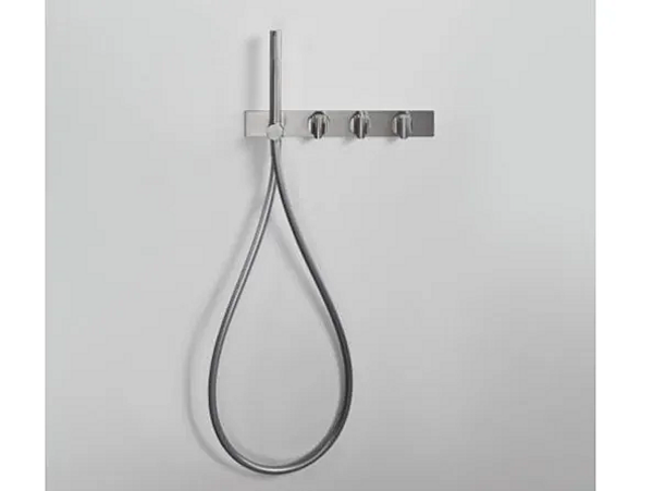 Mitigeur de douche thermostatique en acier inoxydable avec douchette carrée AGAPE usine Agape de l'Italie. Foto №1