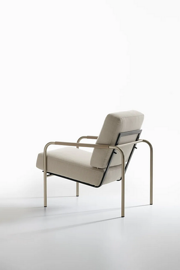 Fauteuil rembourré avec accoudoirs Susanna ZANOTTA usine ZANOTTA de l'Italie. Foto №8