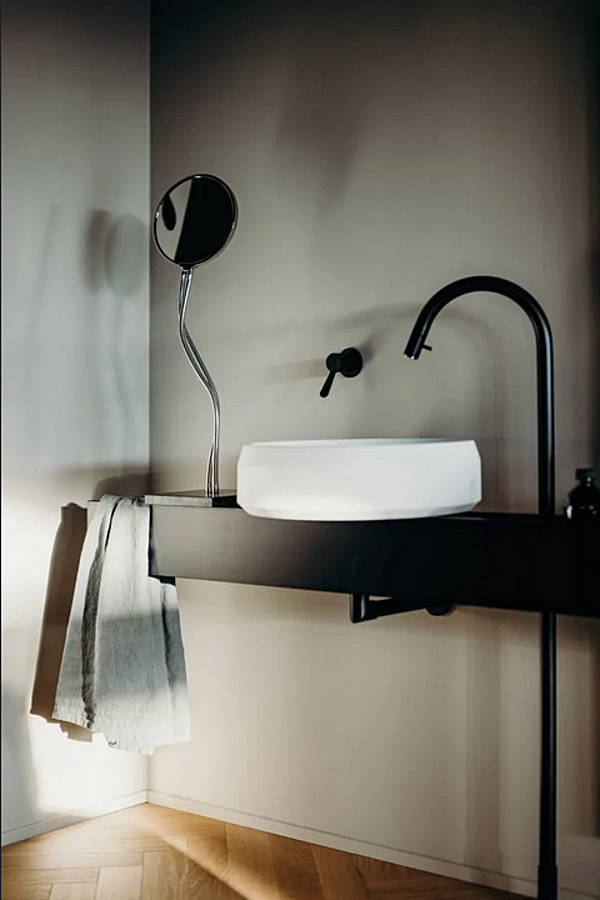 Robinet de lavabo sur pied en laiton AGAPE Fez 2 usine Agape de l'Italie. Foto №5