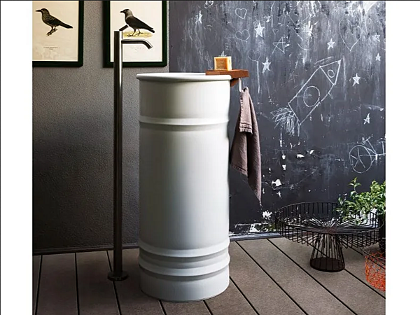 Mitigeur de lavabo sur pied en acier inoxydable à poignée unique AGAPE Collection Square usine Agape de l'Italie. Foto №1