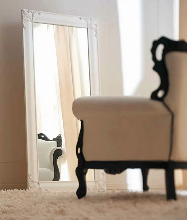 Miroir rectangulaire sur pied avec cadre en métal CORTEZARI CLARA usine CORTE ZARI de l'Italie. Foto №1