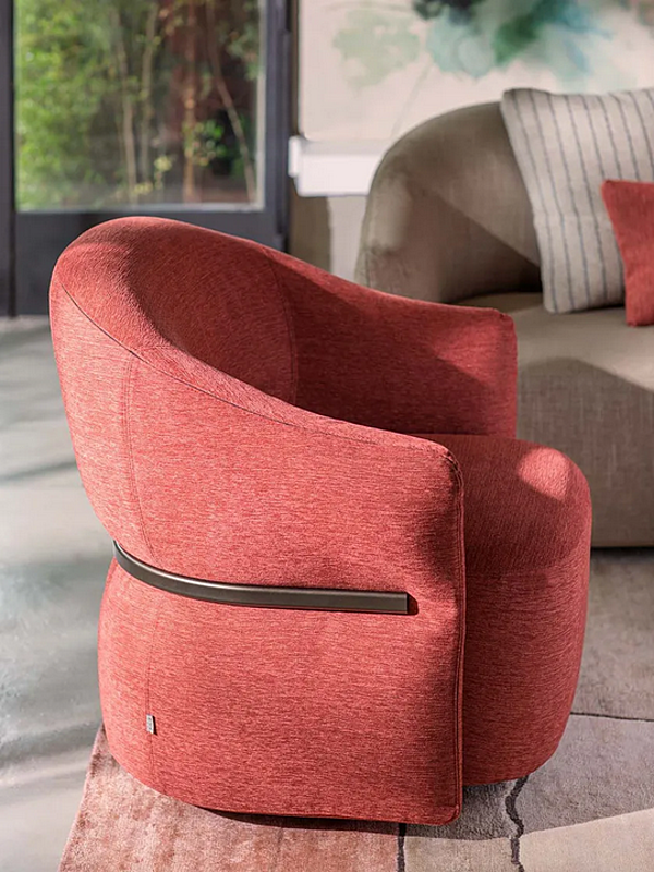 Fauteuil avec accoudoirs en tissu Madame Butterfly Flou usine Flou de l'Italie. Foto №8