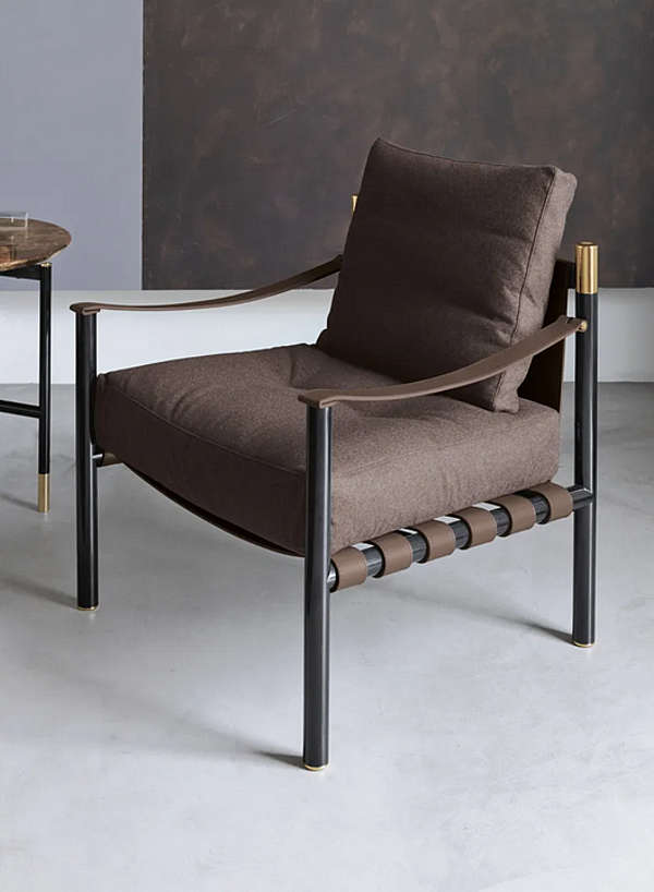 Fauteuil avec accoudoirs en tissu IKO Flou usine Flou de l'Italie. Foto №6