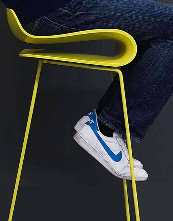 Tabouret en matériau synthétique à base de glissière Kristalia BCN usine Kristalia de l'Italie. Foto №13