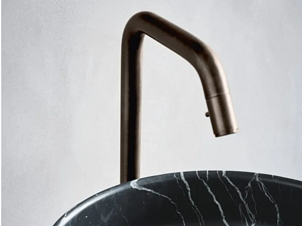 Robinet de lavabo sur pied en laiton AGAPE Memory usine Agape de l'Italie. Foto №1