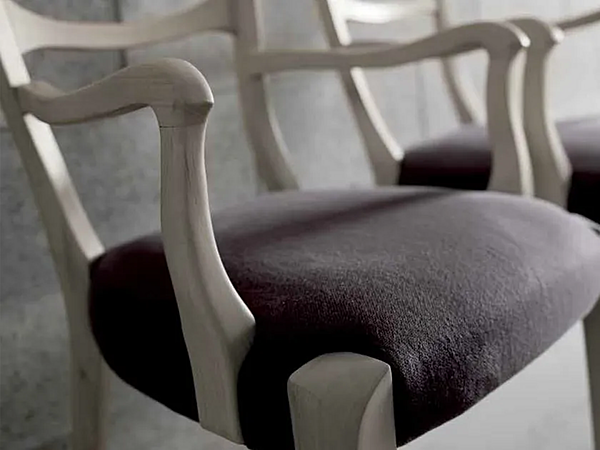 Chaise en bois avec accoudoirs Capotavola L 643 DALE usine DALE de l'Italie. Foto №10