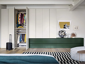 Armoire sectionnelle avec tiroirs en bois NOVAMOBILI GOLA Armoire sectionnelle avec tiroirs en bois NOVAMOBILI GOLA usine NOVAMOBILI de l'Italie