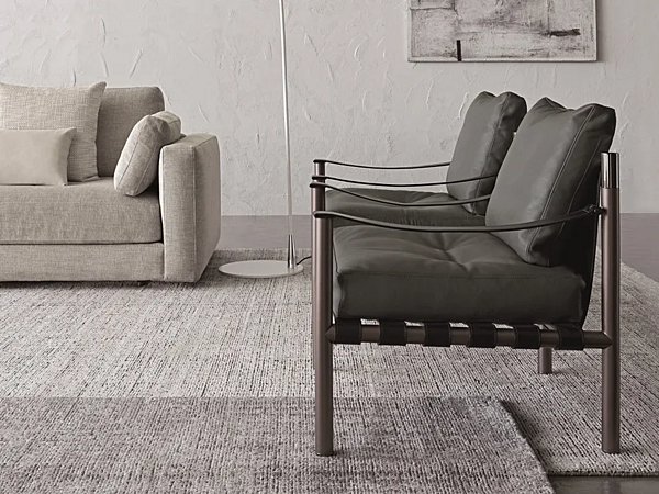 Fauteuil avec accoudoirs en tissu IKO Flou usine Flou de l'Italie. Foto №4