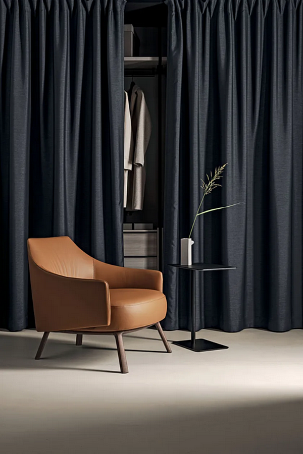 Fauteuil en cuir rembourré avec accoudoirs Bela Kristalia usine Kristalia de l'Italie. Foto №4
