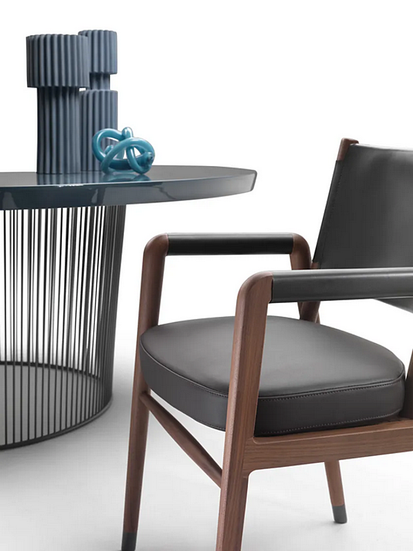 Fauteuil en cuir tanné avec accoudoirs FLEXFORM Ortigia S H usine FLEXFORM de l'Italie. Foto №4