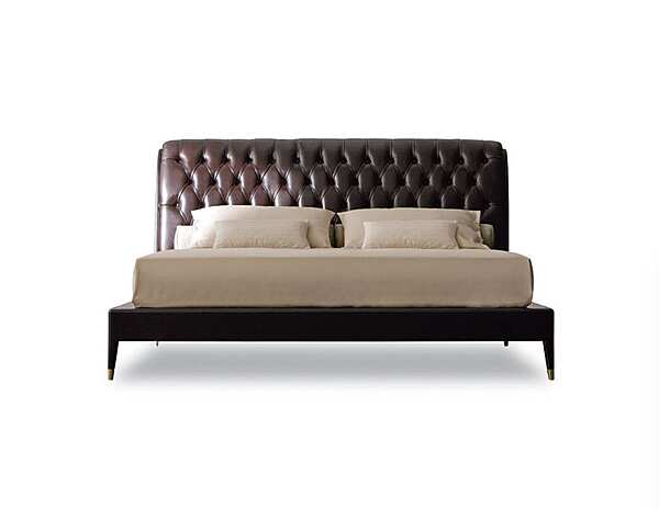 Lit double en cuir avec tête de lit capitonnée IRIS CLASSIC OPERA CONTEMPORARY usine OPERA CONTEMPORARY de l'Italie. Foto №1