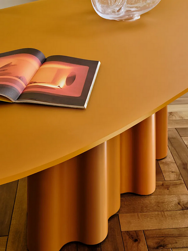 Table ovale en polyuréthane avec plateau en verre laqué Teatro Magico Saba usine SABA de l'Italie. Foto №7