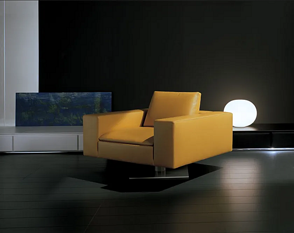 Fauteuil en cuir pivotant avec accoudoirs Kubico I 4 Mariani usine i 4 Mariani de l'Italie. Foto №2