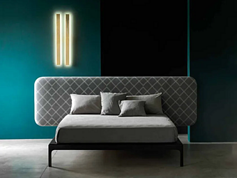 Lit double en tissu avec tête de lit rembourrée CHELINI ATLAS Lit double en tissu avec tête de lit rembourrée CHELINI ATLAS usine CHELINI de l'Italie