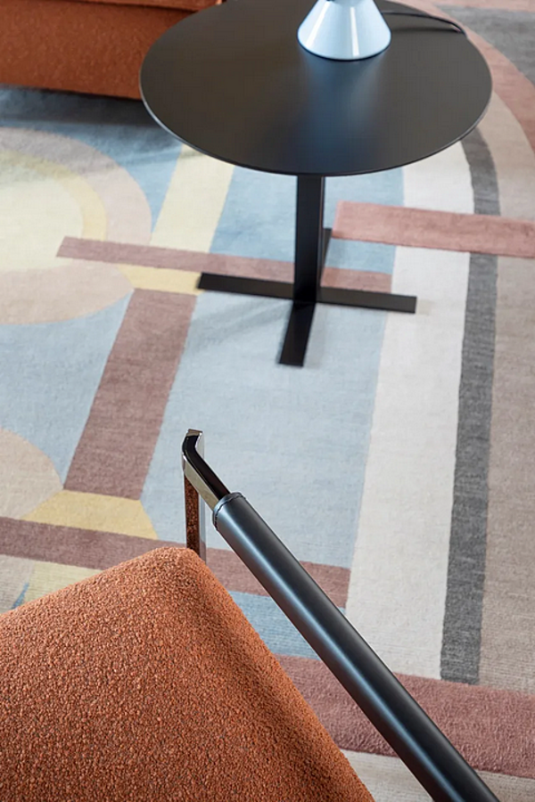 Fauteuil en tissu avec accoudoirs Saba Italia Light usine SABA de l'Italie. Foto №5