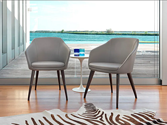 Fauteuil en cuir rembourré avec accoudoirs Sophie GYFORM usine Gyform de l'Italie