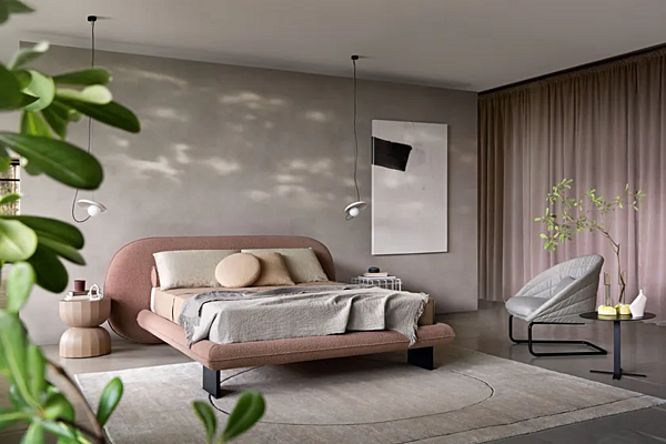 Lit double avec tête de lit rembourrée en tissu Wabi Saba usine SABA de l'Italie. Foto №7