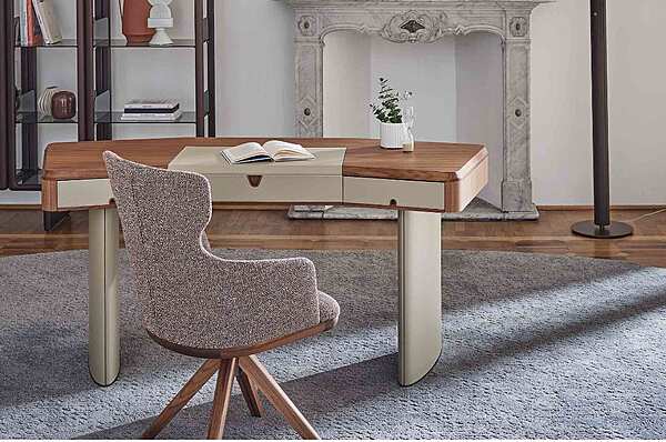 Bureau PORADA Moty usine PORADA de l'Italie. Foto №2