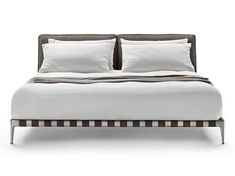 Lit double en tissu avec dos rembourré FLEXFORM GREGORY Lit double en tissu avec dos rembourré FLEXFORM GREGORY usine FLEXFORM de l'Italie