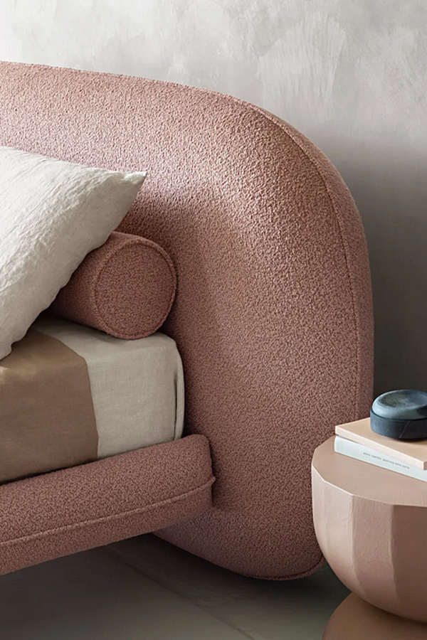 Lit double avec tête de lit rembourrée en tissu Wabi Saba usine SABA de l'Italie. Foto №10