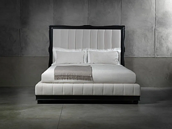 Lit double avec tête de lit rembourrée en tissu CHELINI ROMEO Lit double avec tête de lit rembourrée en tissu CHELINI ROMEO usine CHELINI de l'Italie
