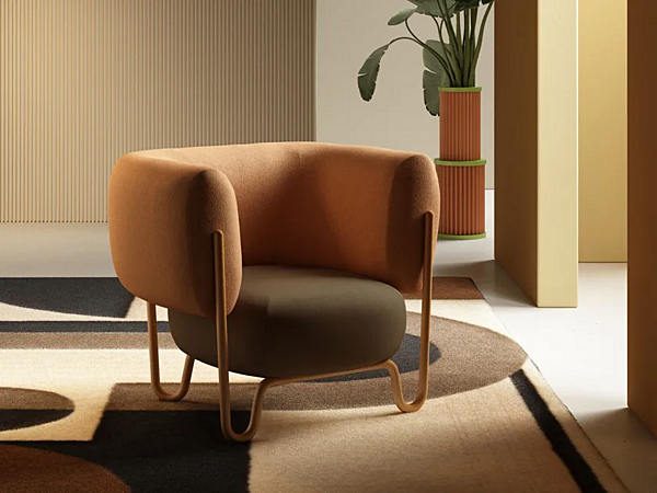 Fauteuil en tissu Crabby avec accoudoirs INNOVA Imbottiti usine Innova Imbottiti de l'Italie. Foto №5