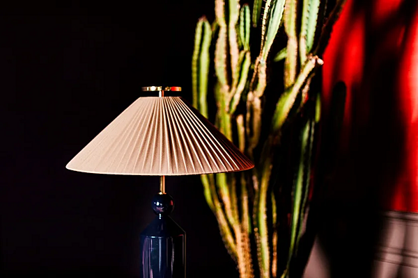 Lampe de table en bois LED Nadine Black Tie NAD55 usine Black Tie de l'Italie. Foto №4